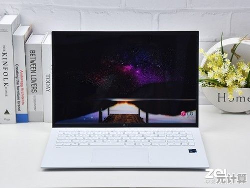 高效办公与畅快娱乐兼得，这款10寸笔记本电脑轻薄便携且性能强劲