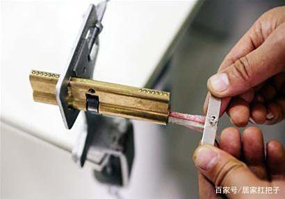 掌握高效开锁秘诀:确保安全无损坏的专业步骤 掌握高效开锁秘诀:确保安全无损坏的专业步骤