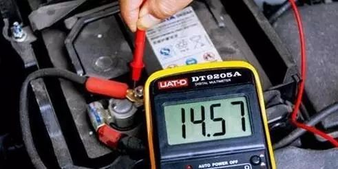 汽车电瓶充电全攻略:如何挑选充电器并正确操作 汽车电瓶充电全攻略:如何挑选充电器并正确操作