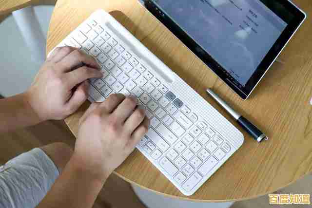 轻松提升工作效率,便携蓝牙键盘无线连接,随时随地高效输入 轻松提升工作效率,便携蓝牙键盘无线连接,随时随地高效输入