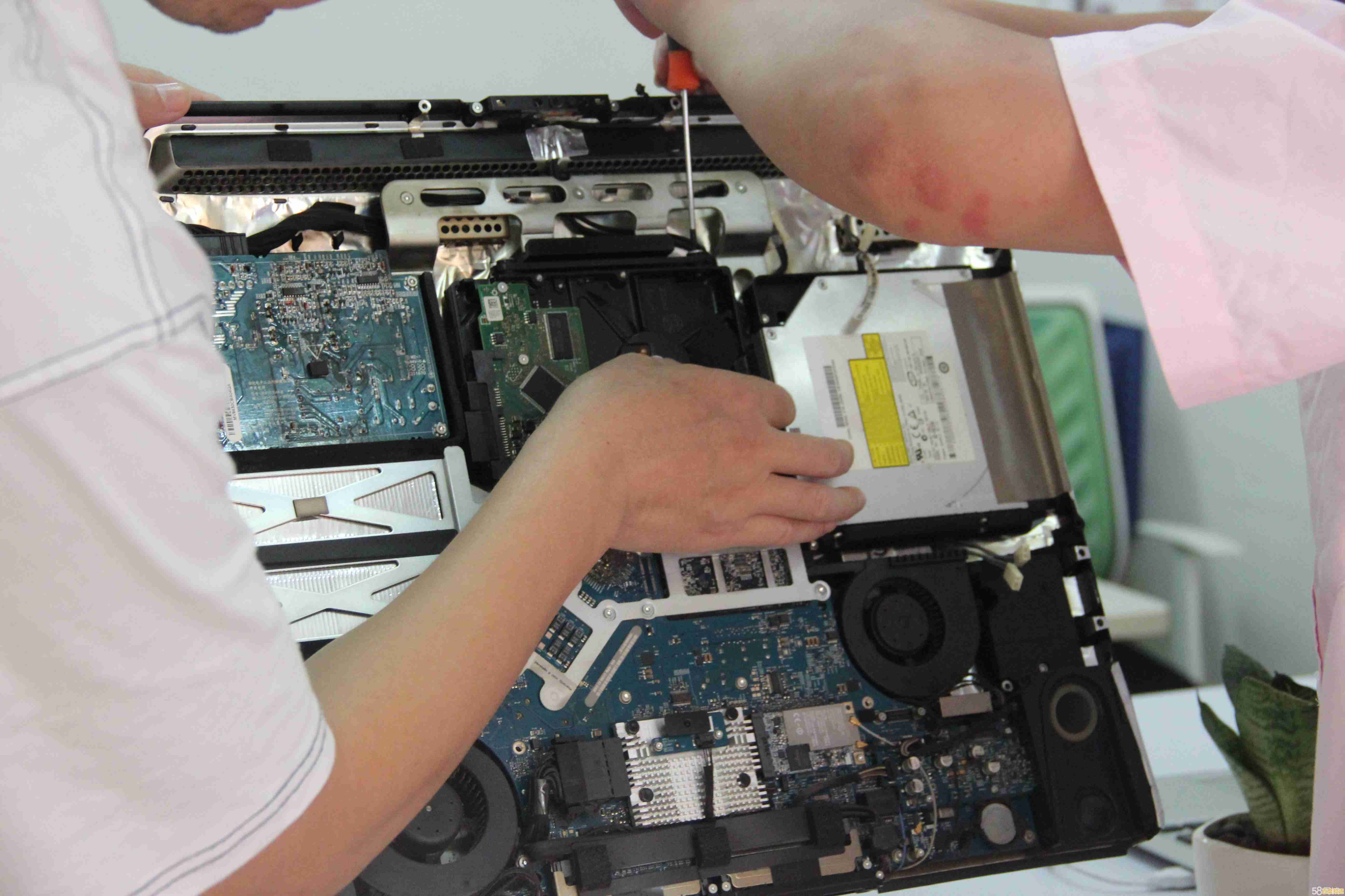 资深专家提供苹果电脑快速维修,确保您的设备恢复如新 资深专家提供苹果电脑快速维修,确保您的设备恢复如新