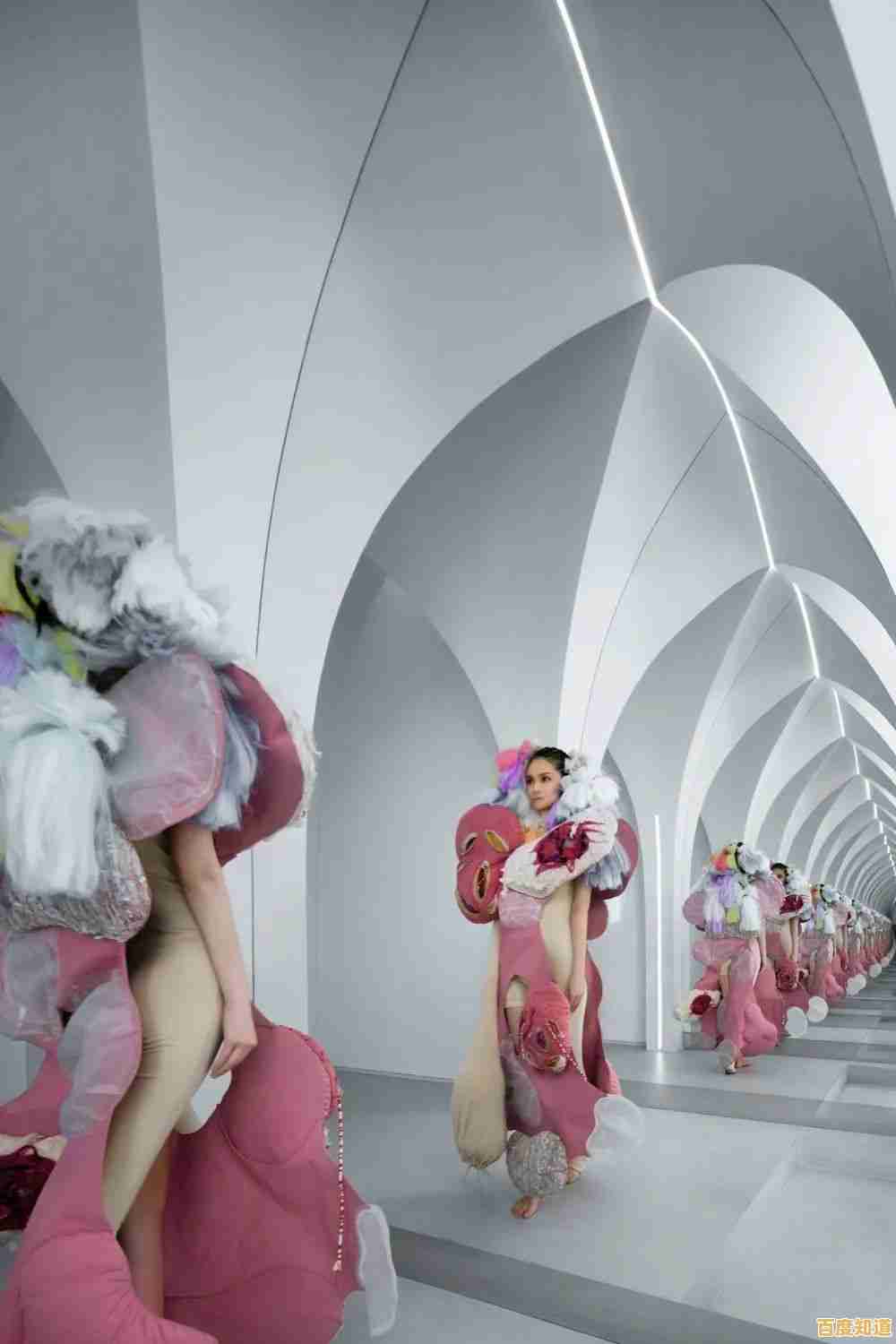 想在游戏《无尽的隧道球》中挑战你的反应极限吗？随机关卡等你来战！