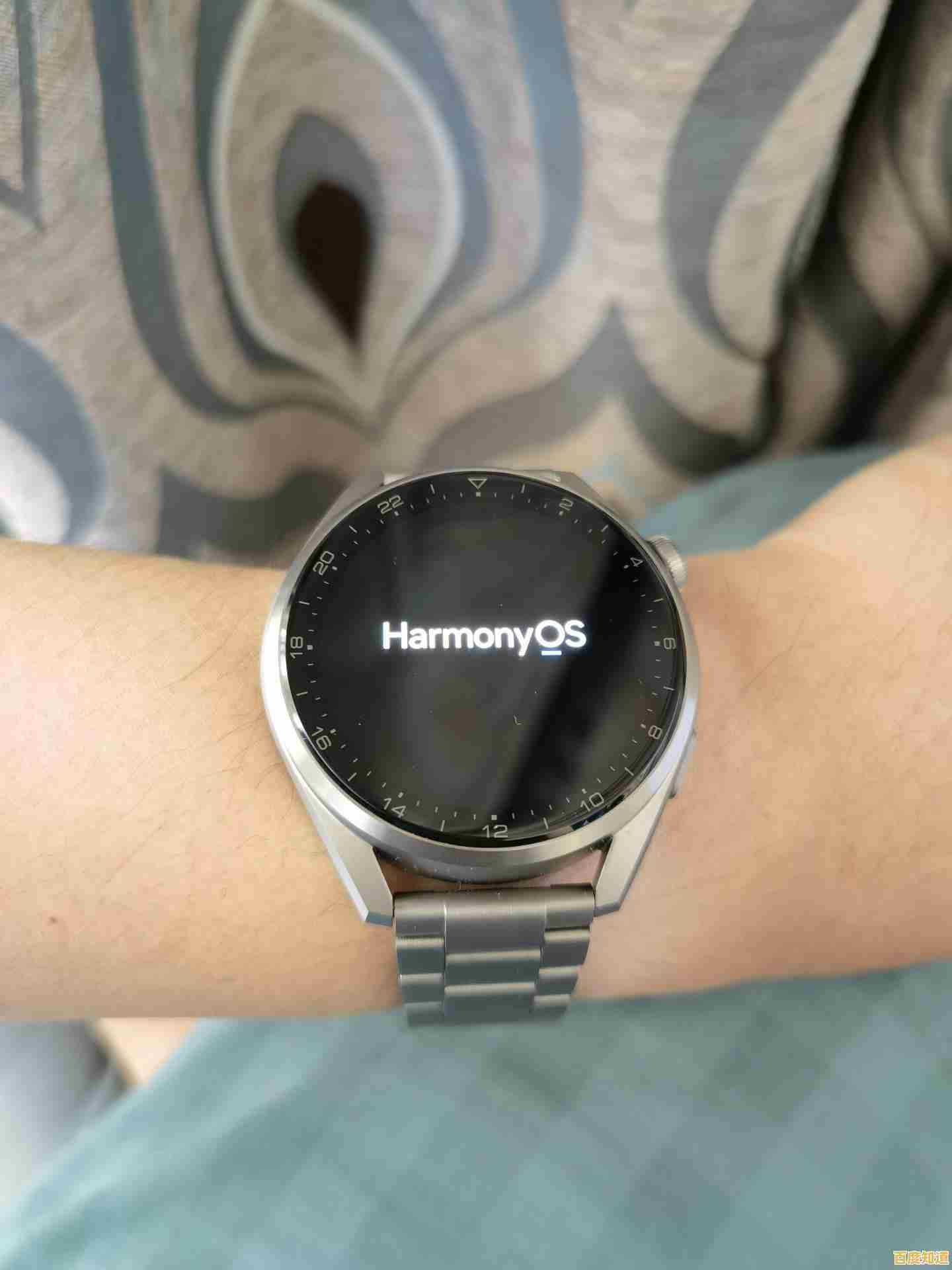 一根手指就能玩转《滚动的天空》你准备好冲上高分了吗?