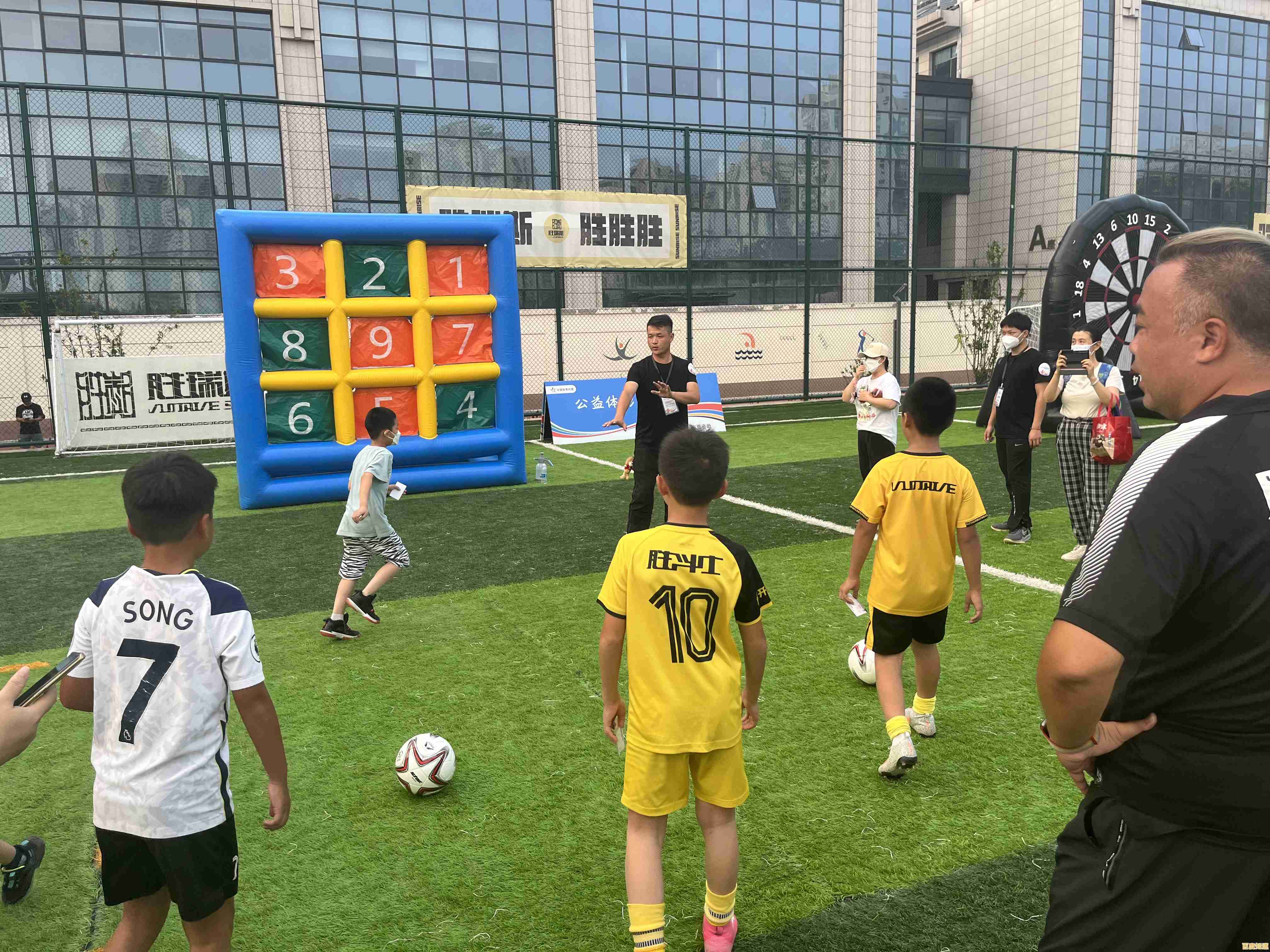 热爱足球的你怎能错过？街头足球赛2022》邀你打造专属俱乐部征战赛场！